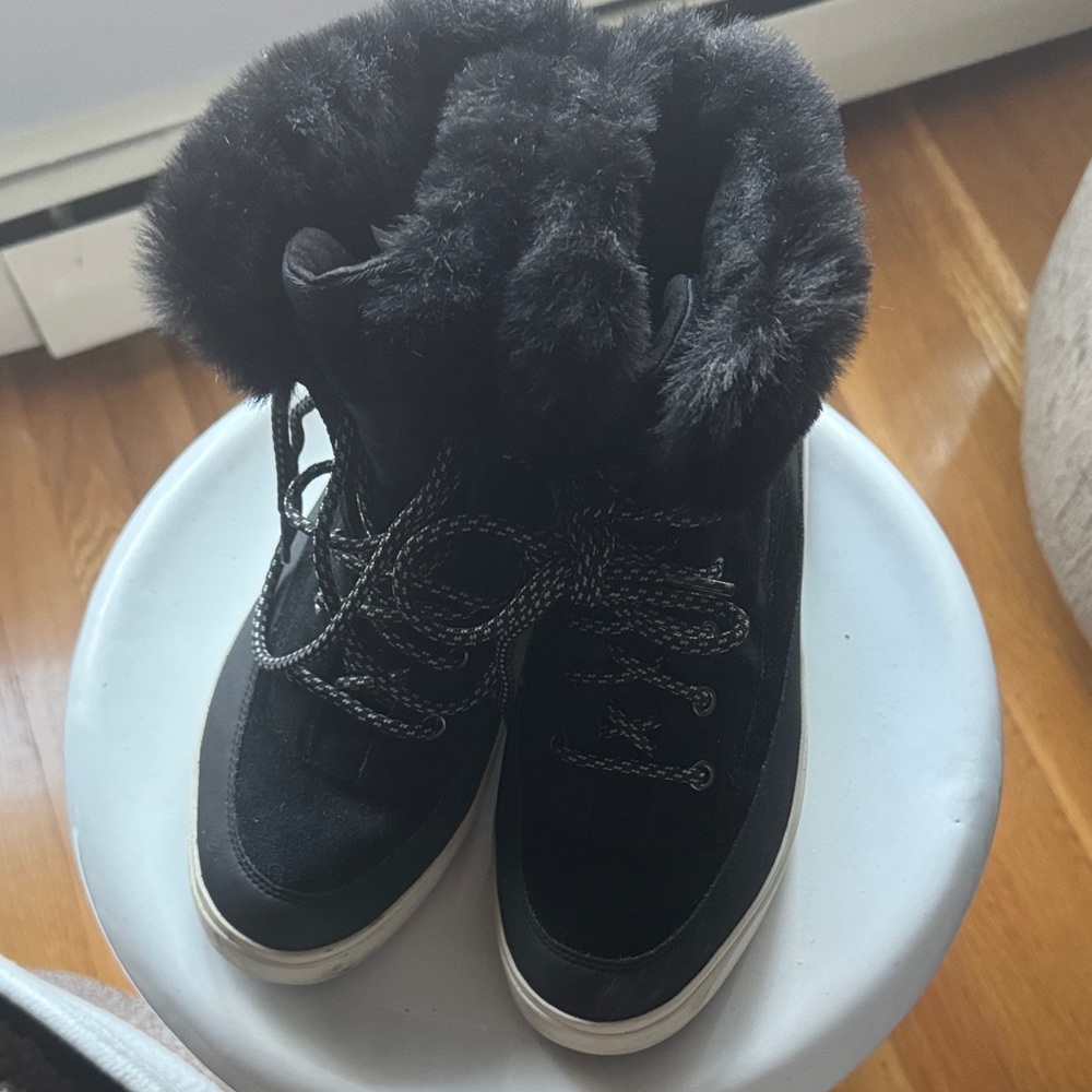 Koolaburra Black Fur-Lined Winter Boots